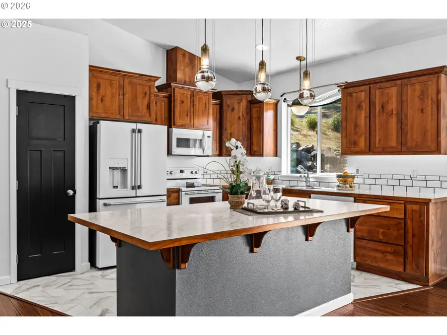 2187 E Madison Ave, Cottage Grove, OR 97424 - #3