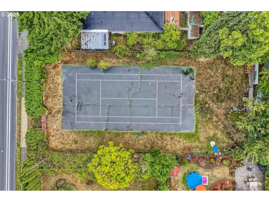 15590 E Burnside St, Portland, OR 97233 - Image #3