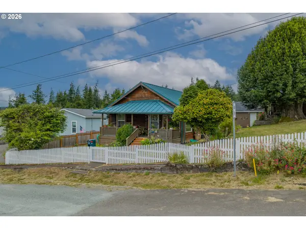 131 Bender St, MyrtlePoint, OR 97458