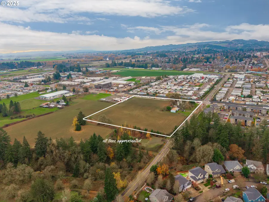 3312 E Fernwood Rd, Newberg, OR 97132 - Image #3