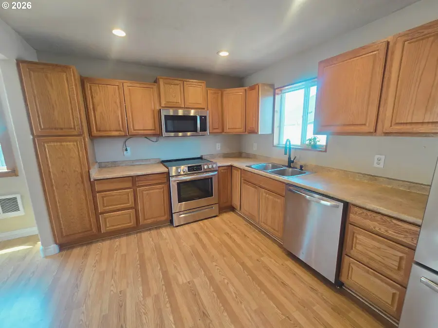 2001 E 10th St, The Dalles, OR 97058 - #2