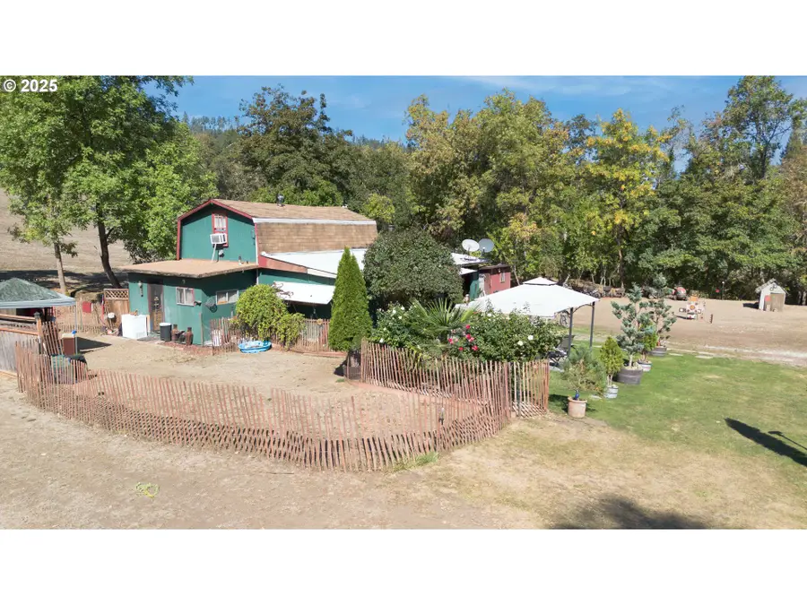 617 Poison Oak Dr, Winston, OR 97496 - Image #2