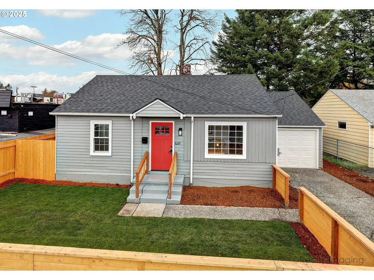 8225 SE Raymond Ct, Portland, OR 97266 - Image #1