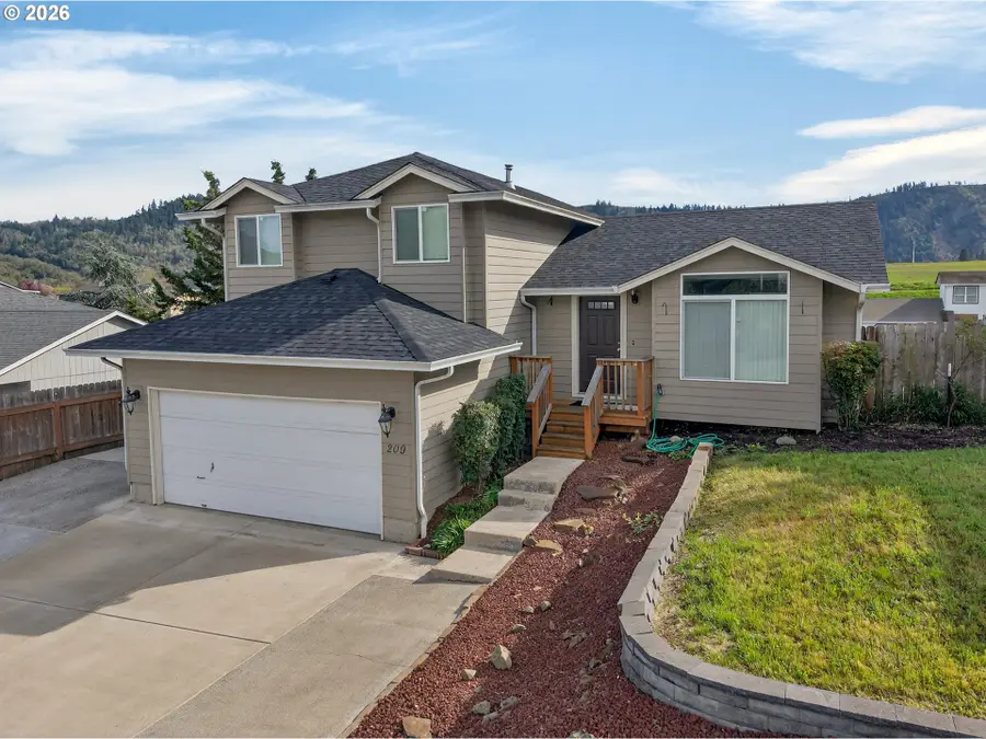 209 NE Rose Ridge Dr, Winston, OR 97496 - #2