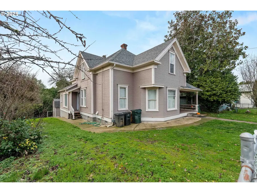 644 4th St, Myrtle Point, OR 97458 - Image #2