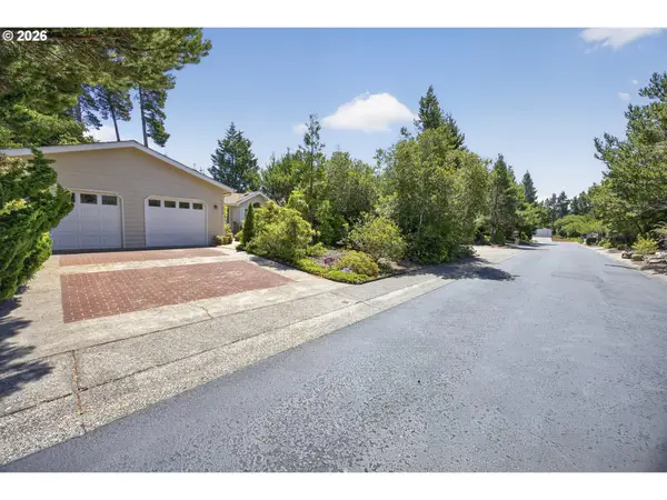506 Robin Ln, Florence, OR 97439