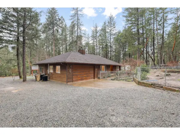 372 Thornbrook Dr, Merlin, OR 97532
