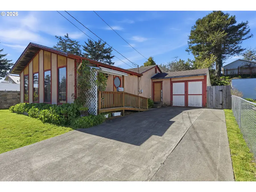 474 N Wasson St, Coos Bay, OR 97420 - #2