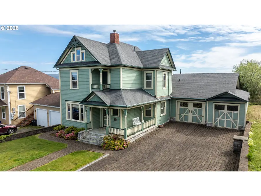 2139 Mcpherson St, North Bend, OR 97459 - #3