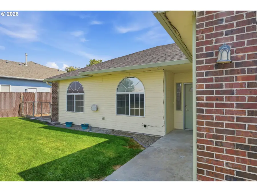 169 Rio Senda St, Umatilla, OR 97882 - #2