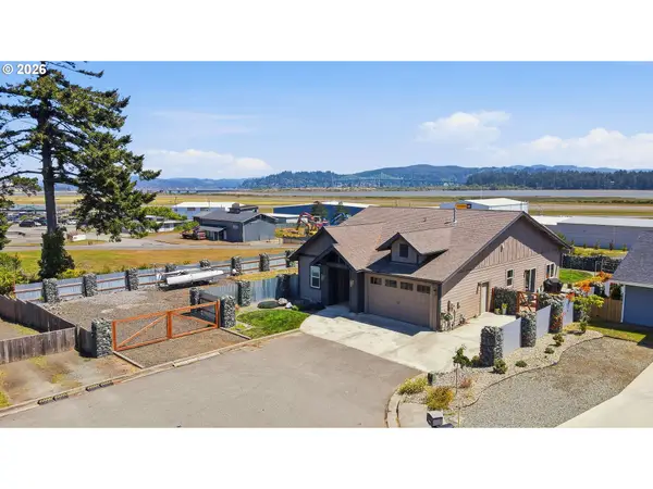 1611 Ash St, NorthBend, OR 97459
