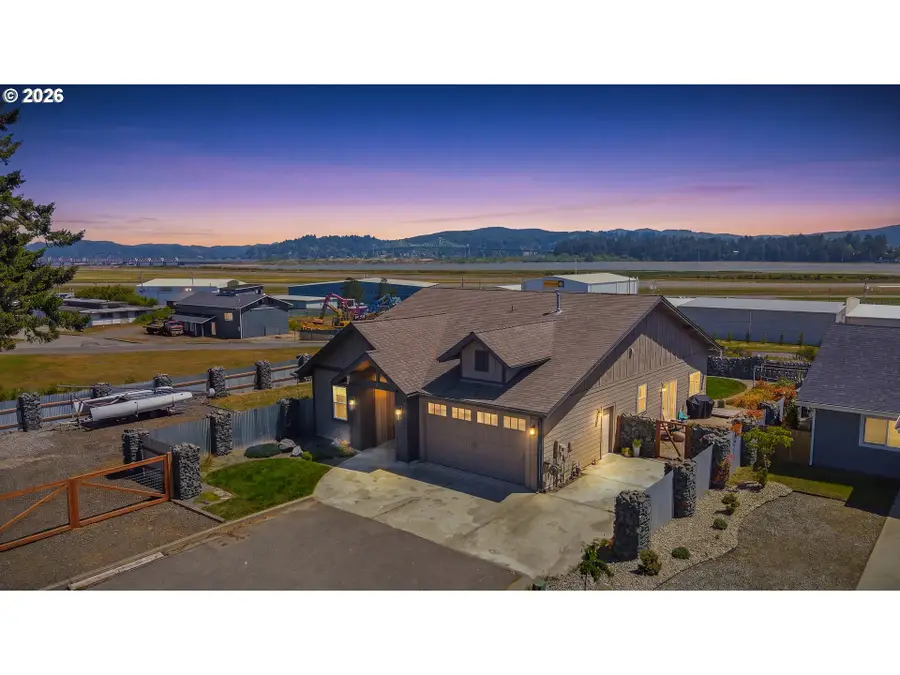 1611 Ash St, North Bend, OR 97459 - #2