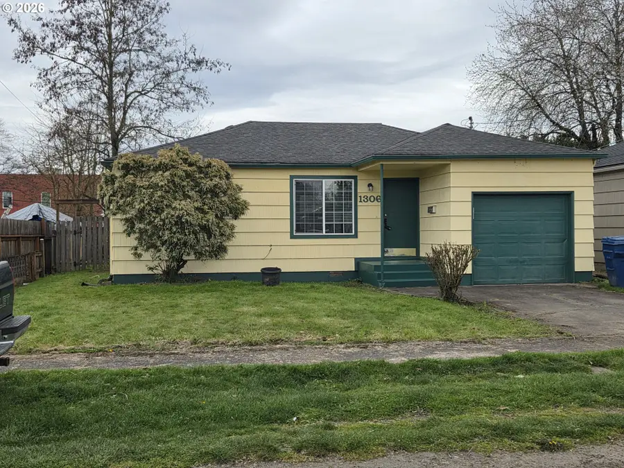 1306 S 3rd Ave, Kelso, WA 98626 - #2