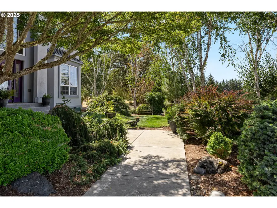 425 Cross Creek Dr, Roseburg, OR 97471 - Image #2