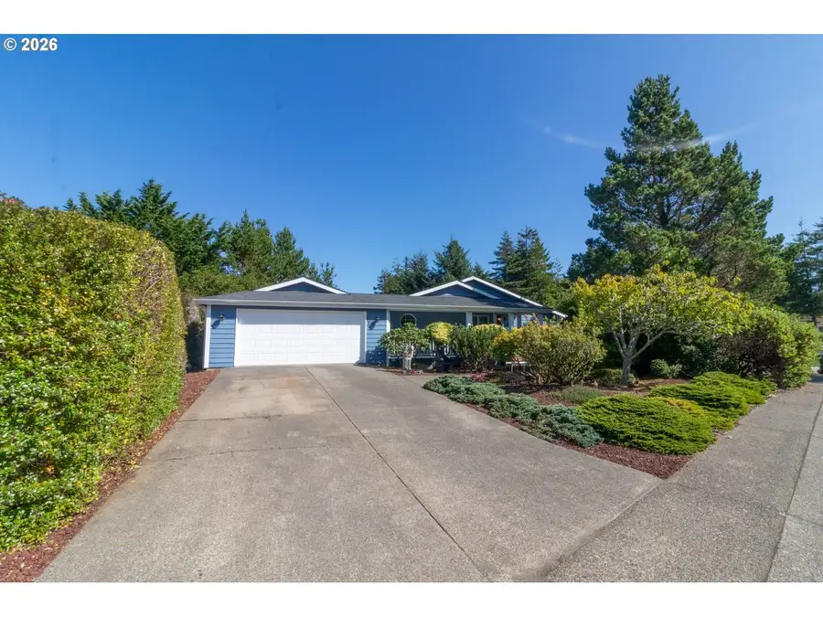 512 Robin Ln, Florence, OR 97439 - #3
