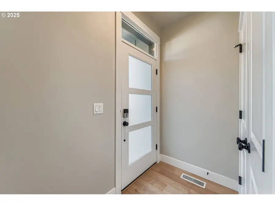 1106 SW Dottie Ct, Troutdale, OR 97060 - Image #2