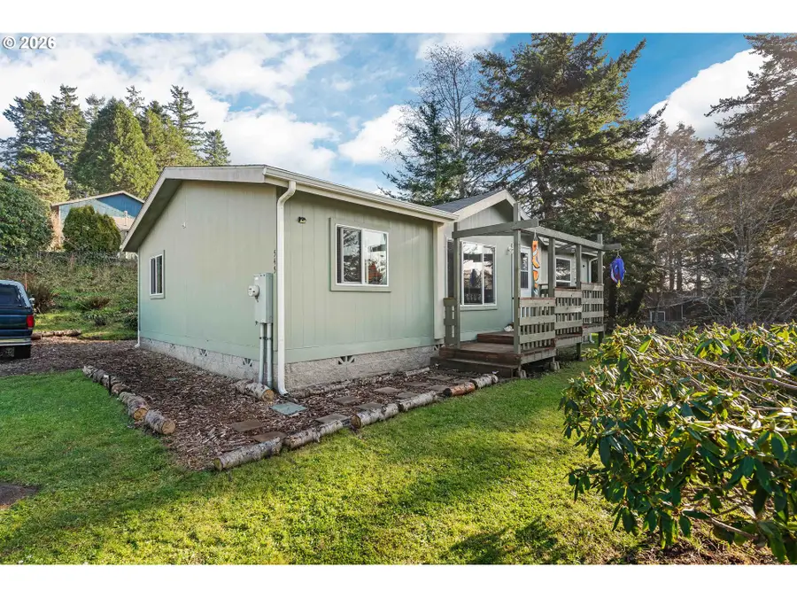 545 Queens Ave, Lakeside, OR 97449 - #2