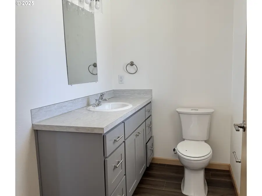 654 St Charles St, Eugene, OR 97402 - Image #3