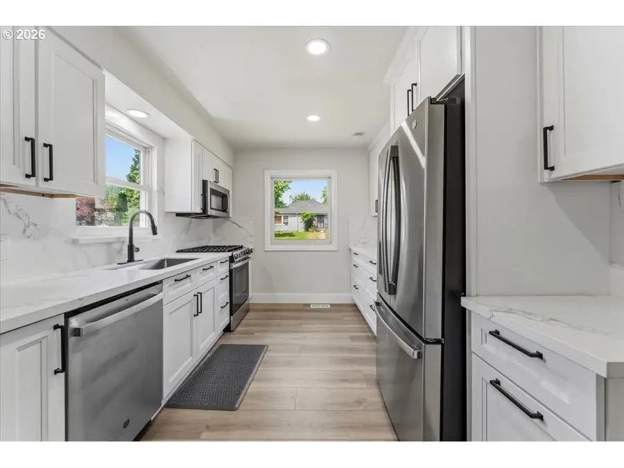 9142 SE Washington St, Portland, OR 97216 - #2