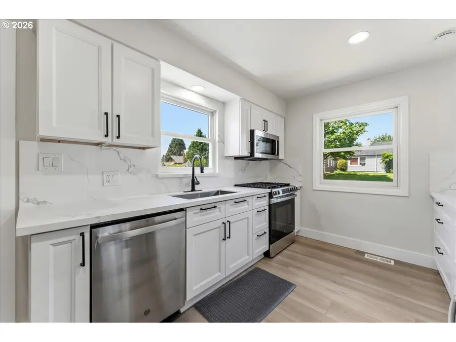9142 SE Washington St, Portland, OR 97216 - #3
