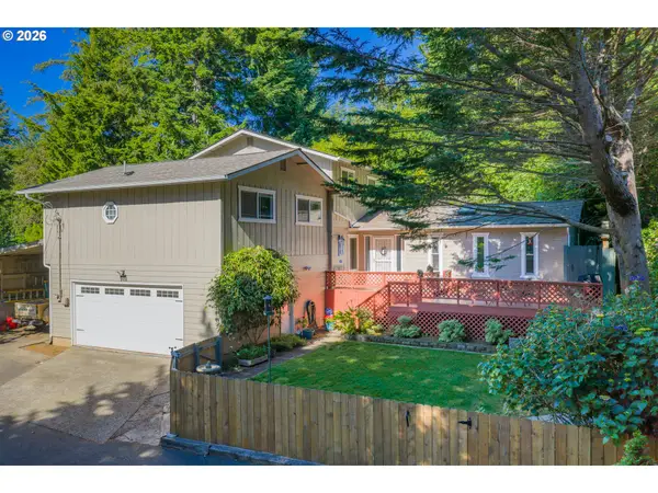 910 N 8th St, CoosBay, OR 97420