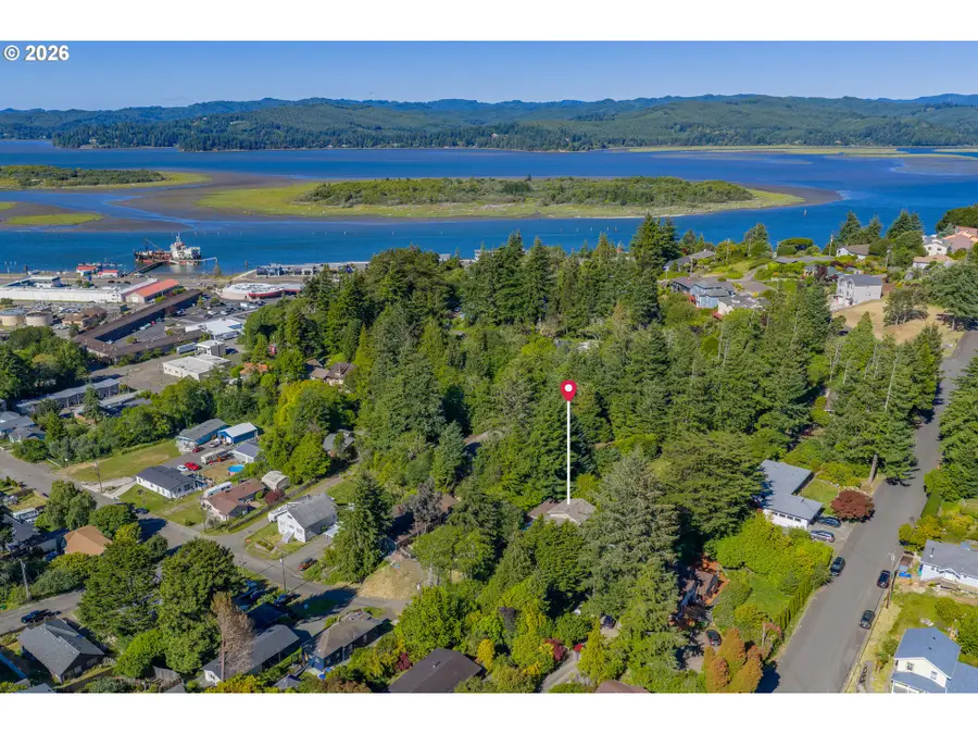 910 N 8th St, Coos Bay, OR 97420 - #2
