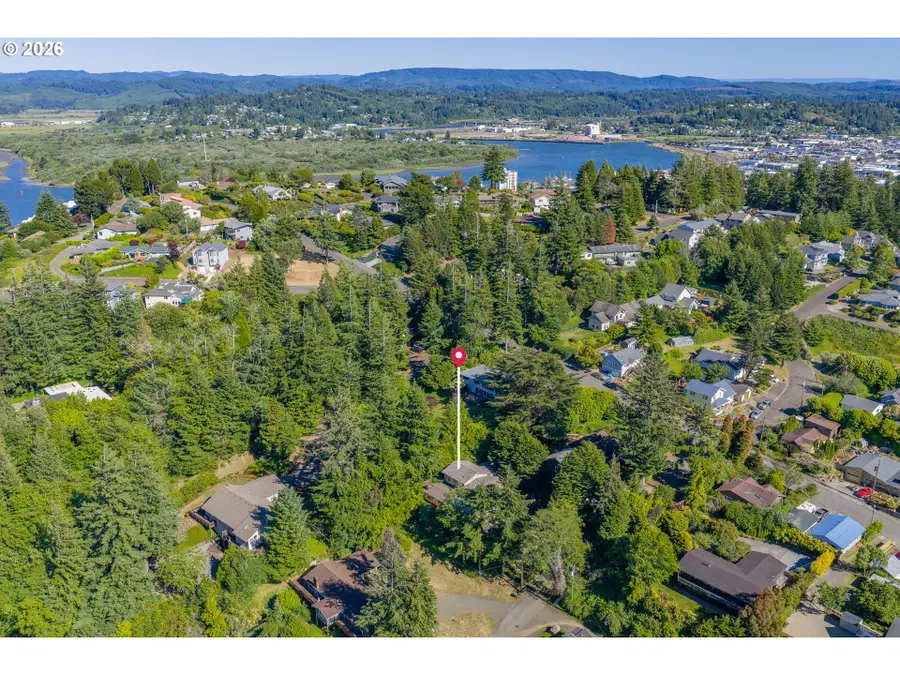 910 N 8th St, Coos Bay, OR 97420 - #3