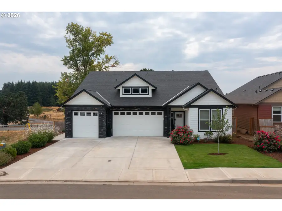 593 NE Evergreen Ave, Dallas, OR 97338 - #2