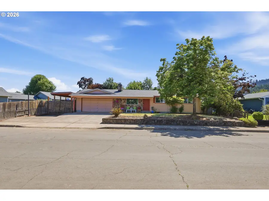 277 71st Pl, Springfield, OR 97478 - #3