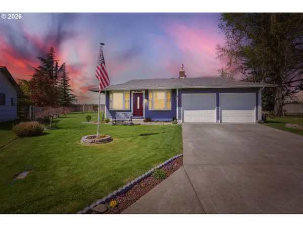 2233 Country Club Ter, Woodburn, OR 97071