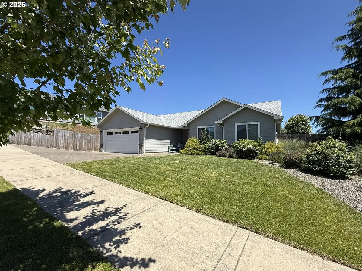784 Pebble Crk St, Sutherlin, OR 97479 - #1