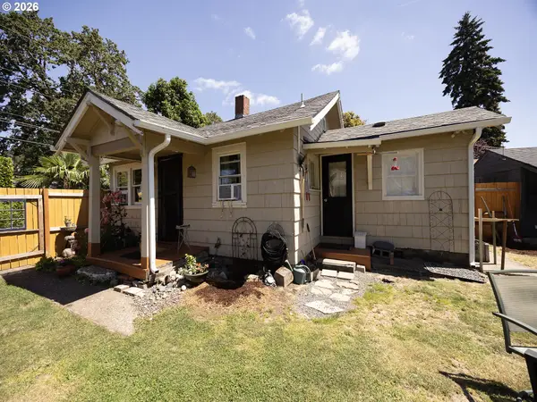 515 E Gloucester St, Gladstone, OR 97027