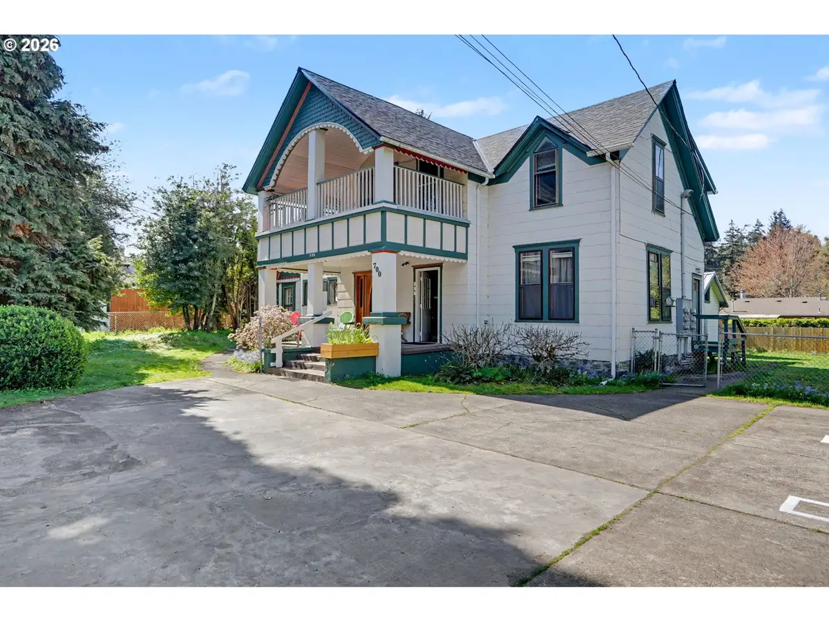 700 S Water St, Silverton, OR 97381 - #1