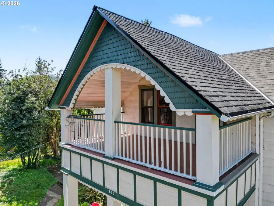 700 S Water St, Silverton, OR 97381 - #2