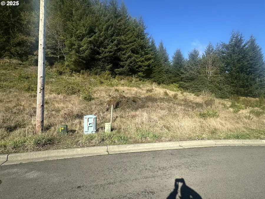 420 Providence Dr, Reedsport, OR 97467 - Image #3