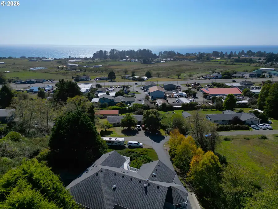 15709 Pelican Bay Dr, Brookings, OR 97415 - #2