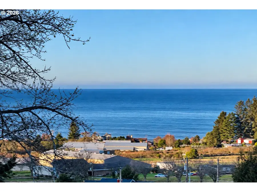 15709 Pelican Bay Dr, Brookings, OR 97415 - #3