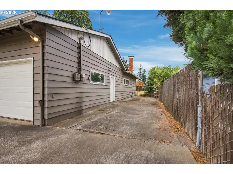8123 SE Roots Rd, Milwaukie, OR 97267 - #2