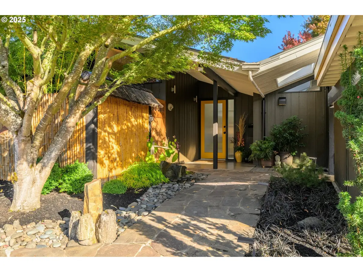 293 Roan Dr, Eugene, OR 97401 - Image #1