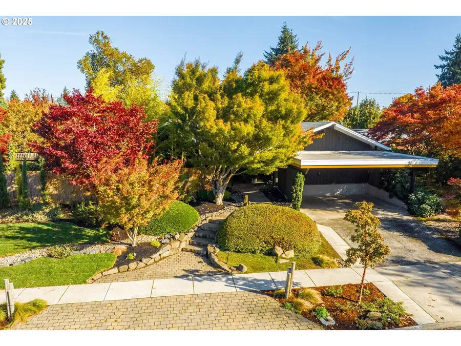 293 Roan Dr, Eugene, OR 97401 - Image #2