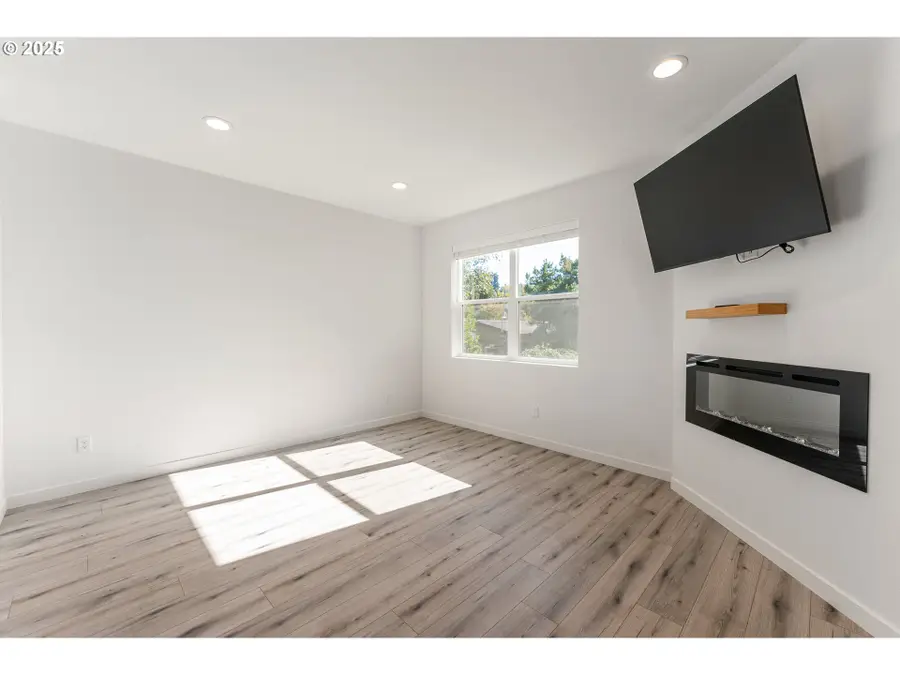 988 SW 2nd Way, Troutdale, OR 97060 - Image #3