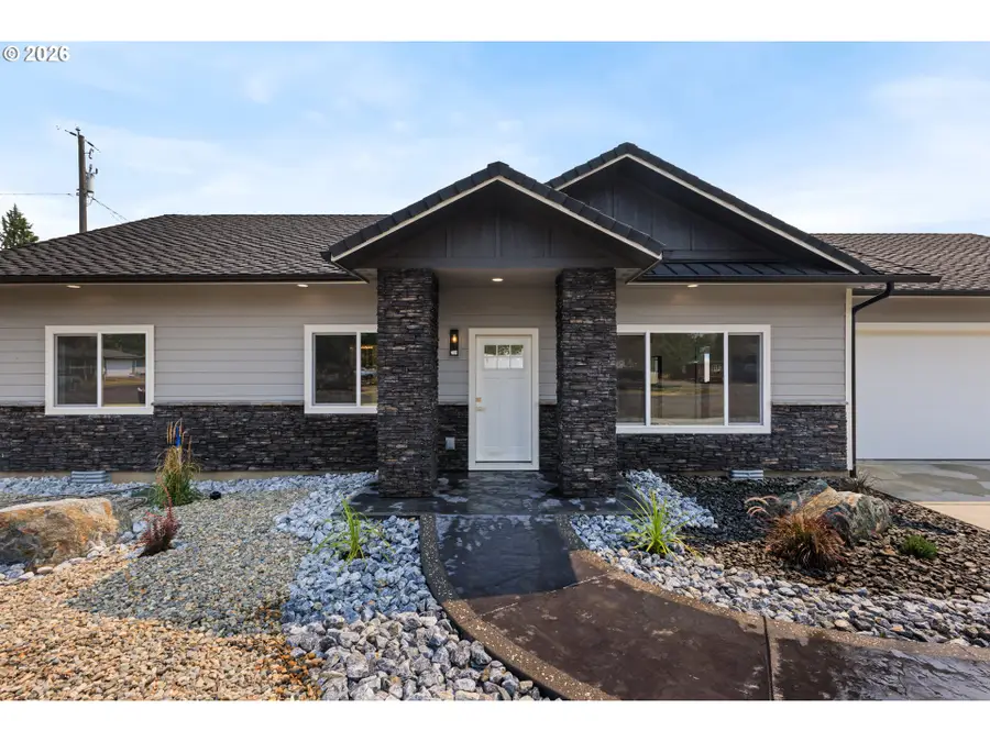 912 Lane Ave, La Grande, OR 97850 - #2