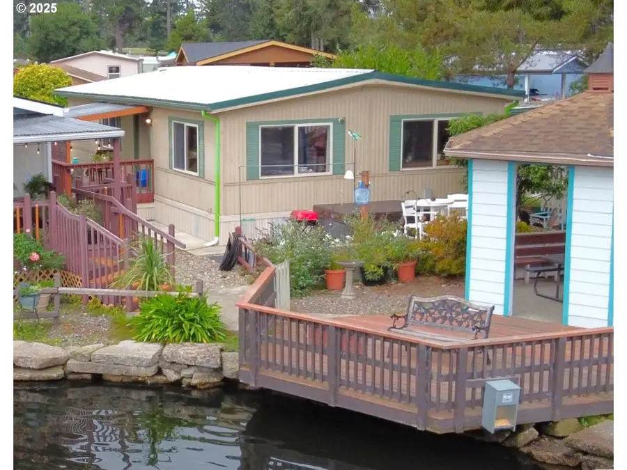 1765 Shorepines Dr, Coos Bay, OR 97420 - Image #2