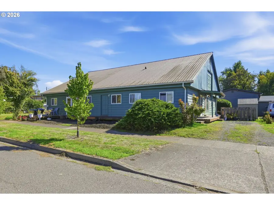 121 W C St, Springfield, OR 97477 - #2