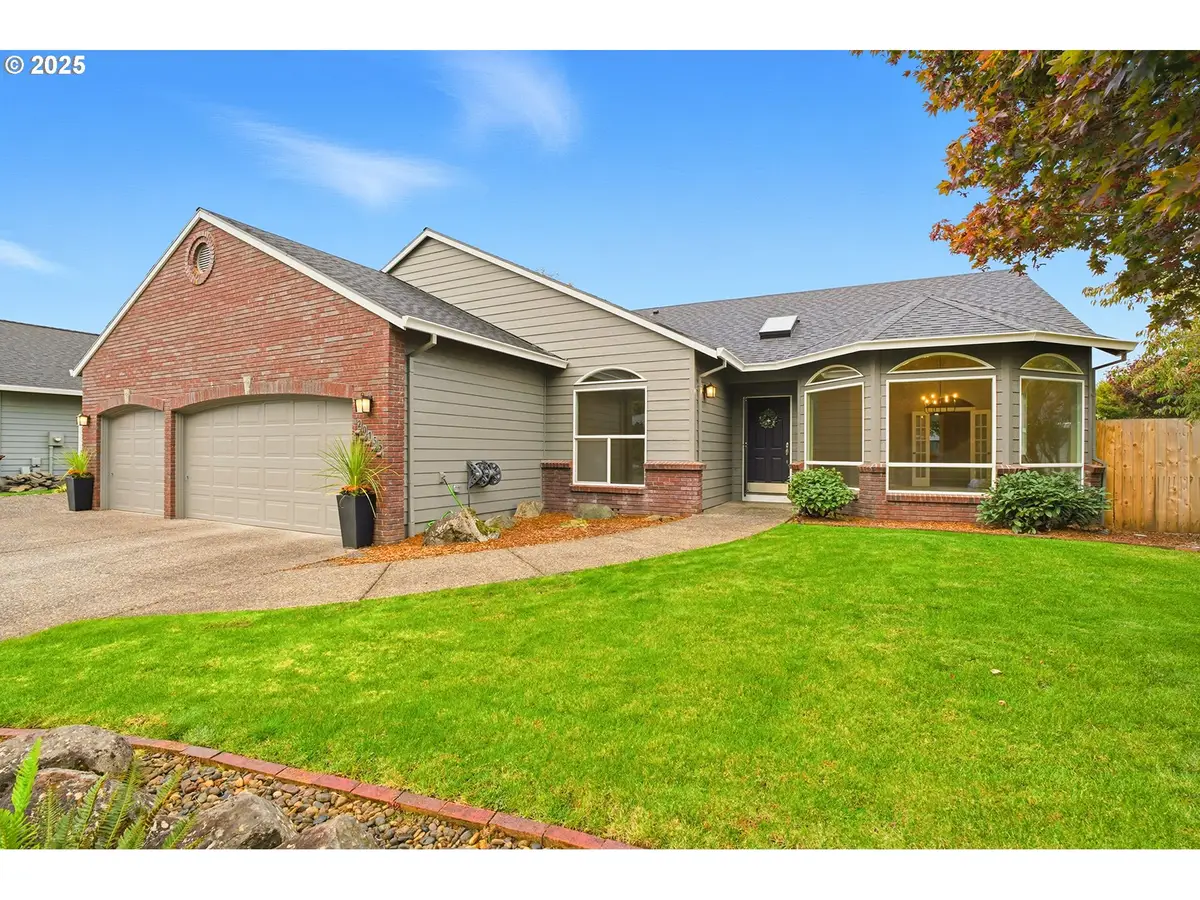 20155 Quinalt Dr, Oregon City, OR 97045 - Image #1