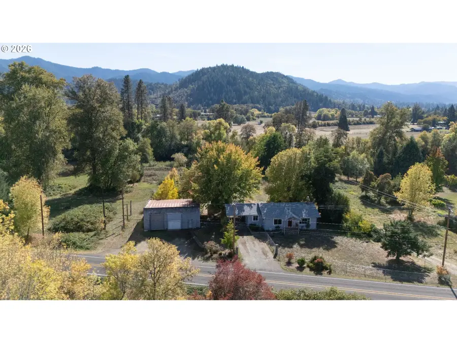2584 Yokum Rd, Riddle, OR 97469 - #2