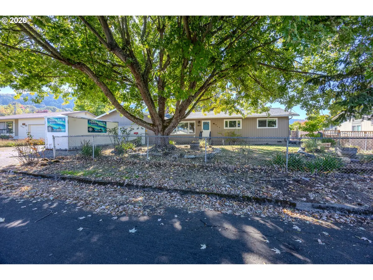 3077 W Lorraine Ave, Roseburg, OR 97471 - #1