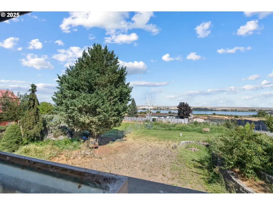 28473 Southshore Dr, Umatilla, OR 97882 - Image #3