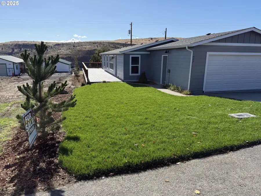 407 Dufur Ave, Maupin, OR 97037 - Image #2