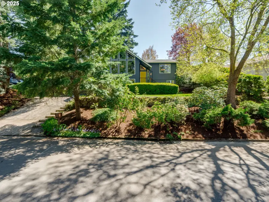 2490 SW Scenic Dr, West Slope, OR 97225 - Image #2